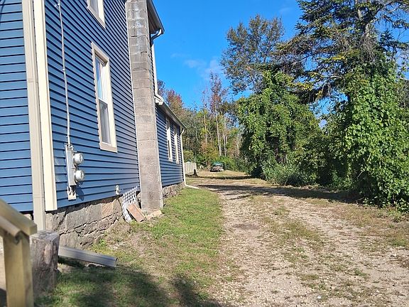 3rd image of 48 Curtis St