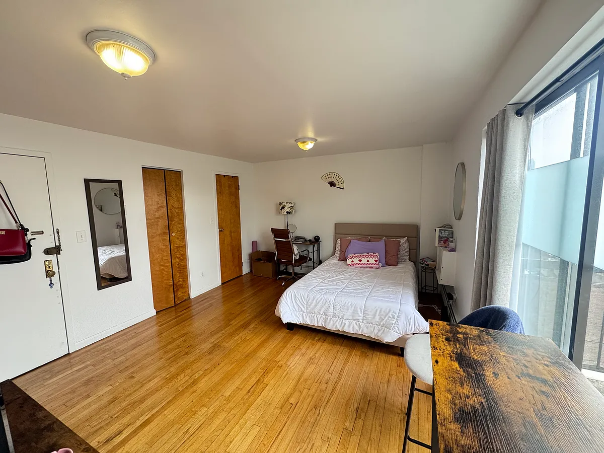 Building Photo - 32-73 31st St #3F