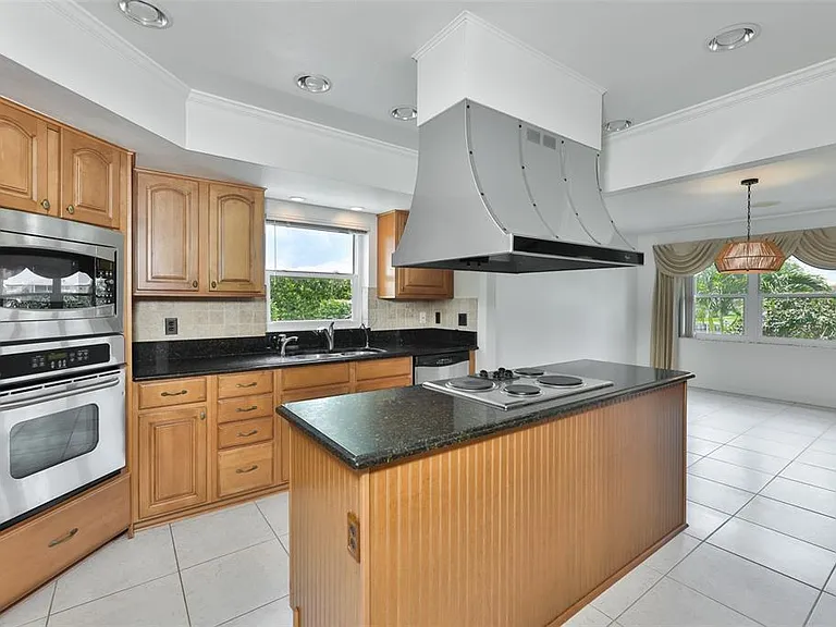 929 Symphony Isles Blvd — Photo 16