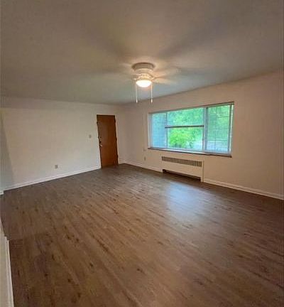 4th image of 5039 Far Hills Ave
