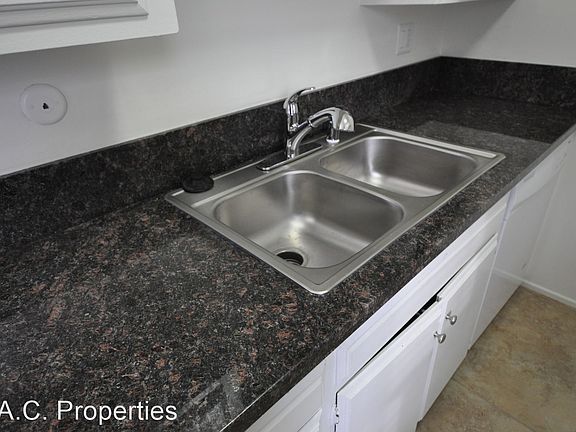 5th image of 14120 Hamlin St #6215976
