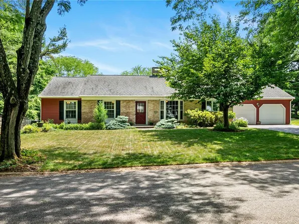 2890 Fairfield Dr, Allentown, PA 18103