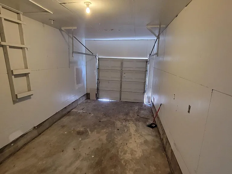 2523 Gross Rd — Photo 3