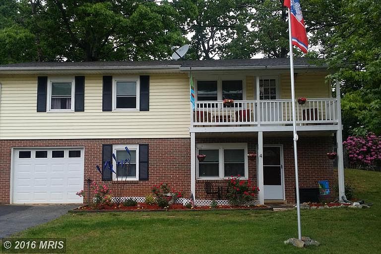 1st image of 4 Willow Ln