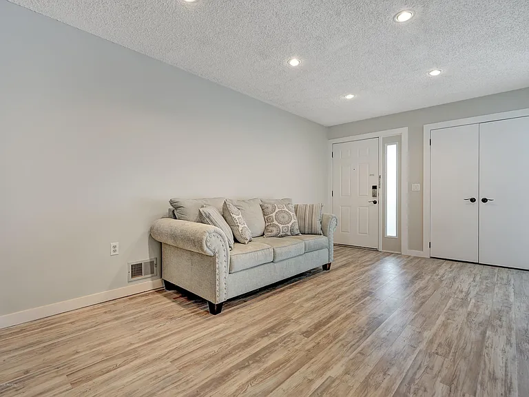 42 Hamilton Ave #B11 — Photo 5