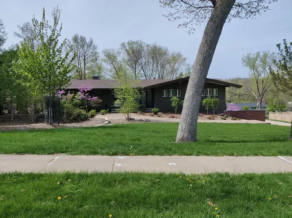 4323 Fox Meadow Dr SE, Cedar Rapids, IA 52403