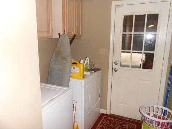 4th image of 8 Laine Dr