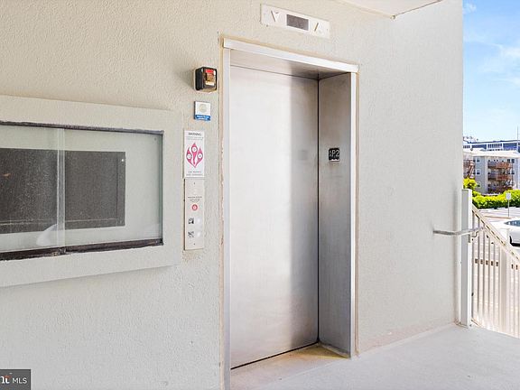 3rd image of 13908 Wight St APT 303