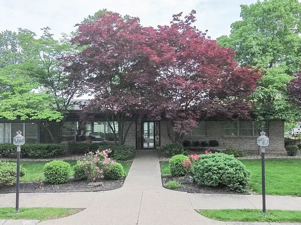 8 E Woodlawn Ave, Danville, IL 61832