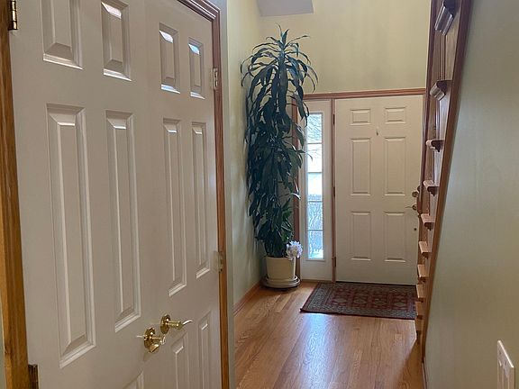 4th image of 9405 Saratoga Ct
