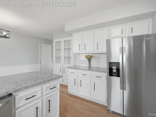 13959 Brougham Dr, Sterling Heights, MI 48312