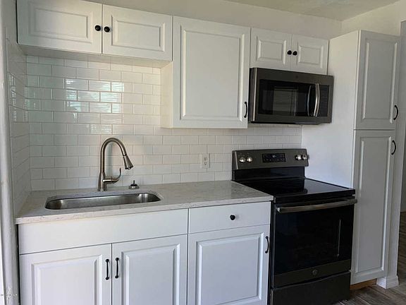4th image of 135 Burleigh Ave