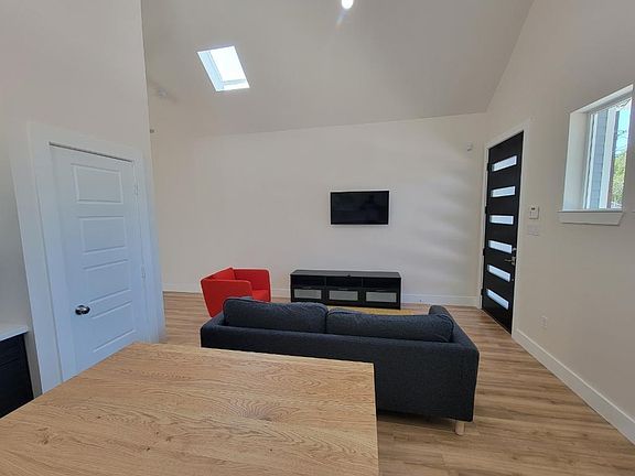 5th image of 7614 Avenue L