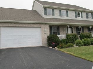 223 Heron Creek Dr, Sycamore, IL 60178