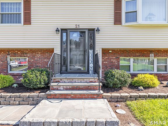 2nd image of 21 Bear Path Drive