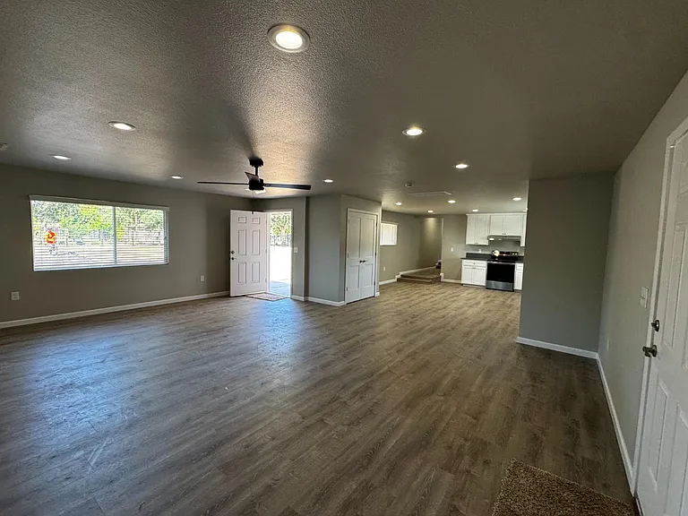 4832 N Fruit Ave — Photo 5