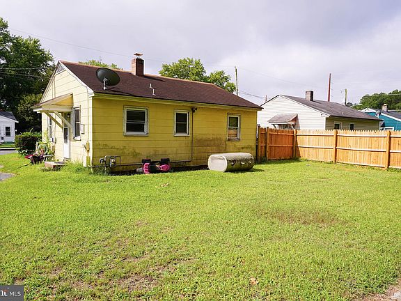 5th image of 721 Olivia St
