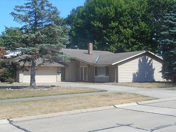 3rd image of 27521 Edgepark Dr