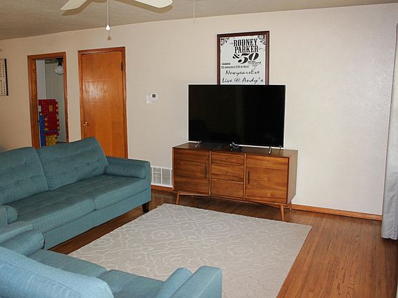 4th image of 5701 Aton Ave