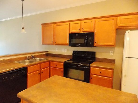 4th image of 305 Daniella Ln