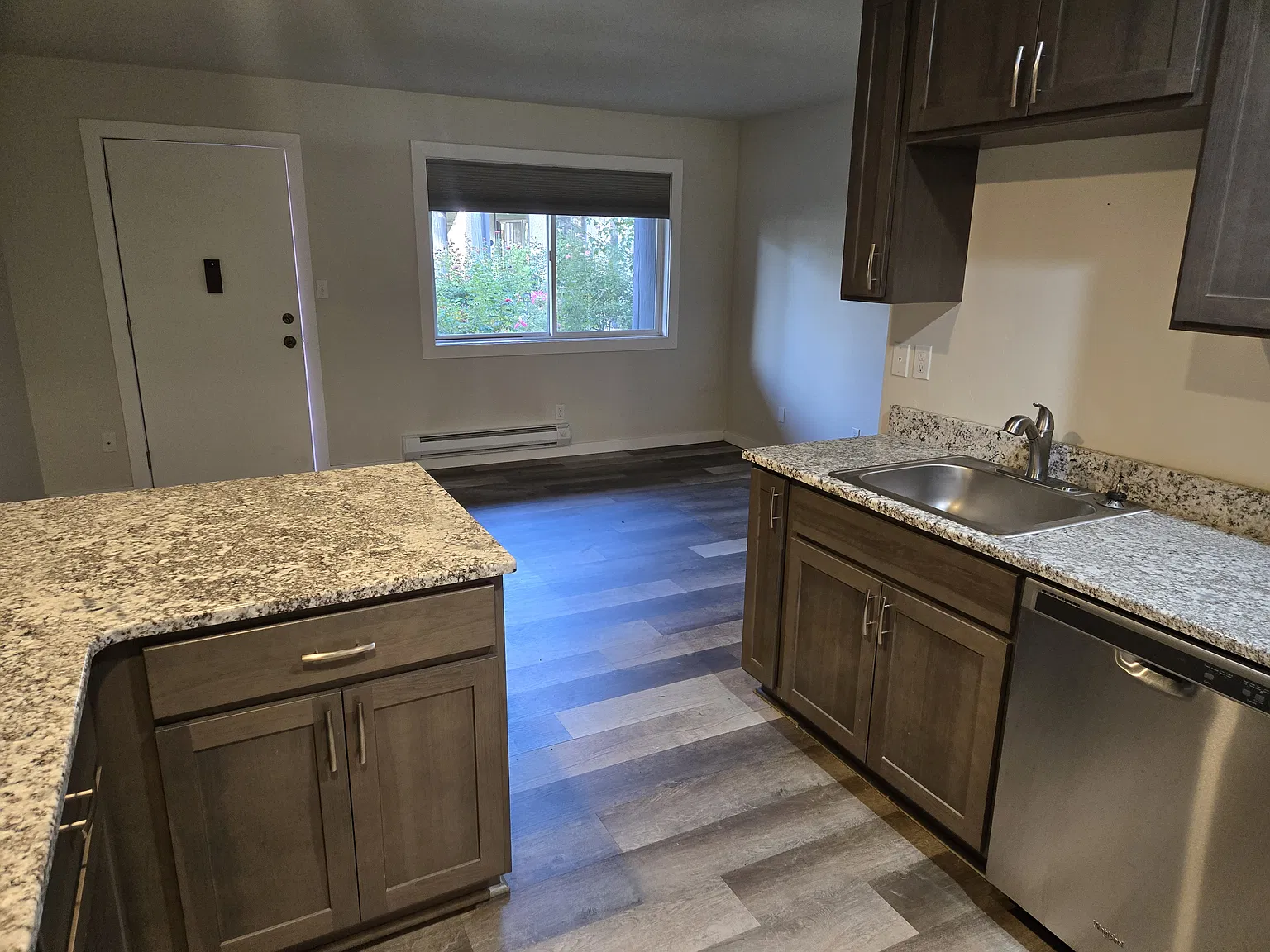 1 bed, 480 sqft, $1,300 — Photo 3