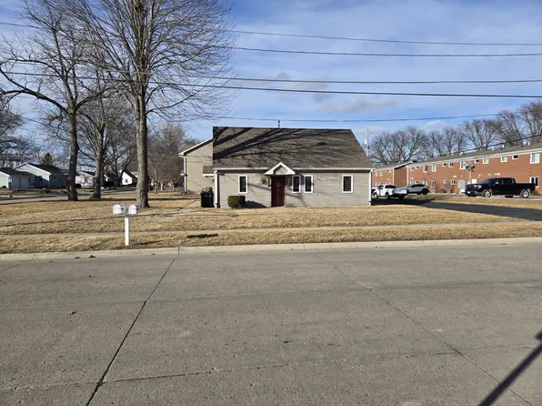 209 6th St #A, Coralville, IA 52241