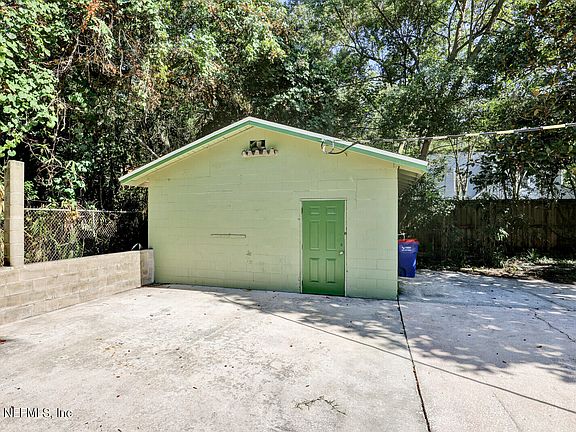 2nd image of 922 CESERY Terrace