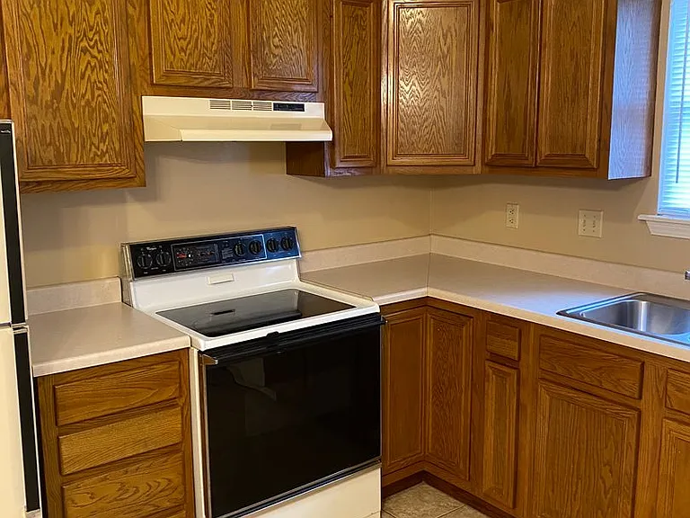 3323 N Detroit Ave — Photo 65