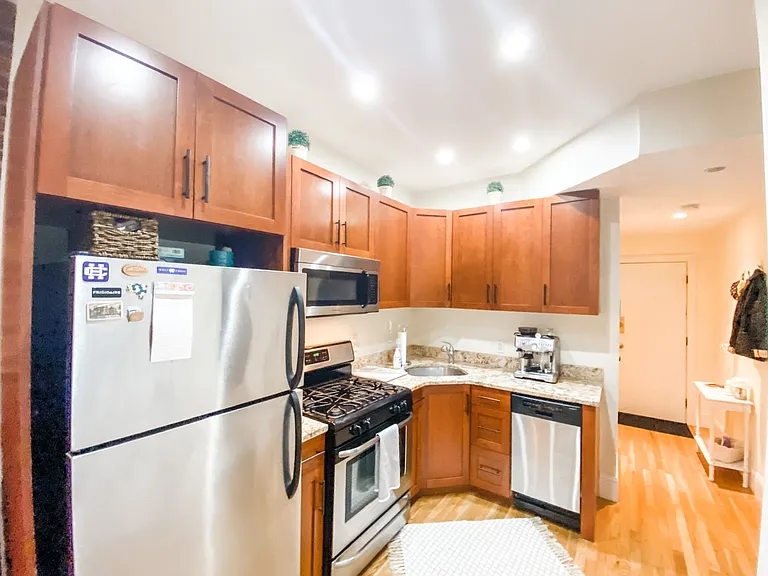 88 W Cedar St #D — Photo 1