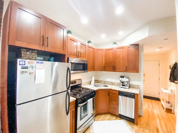 88 W Cedar St, Boston, MA