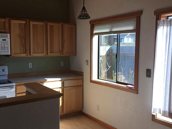 3rd image of 710 Nash St Unit 6