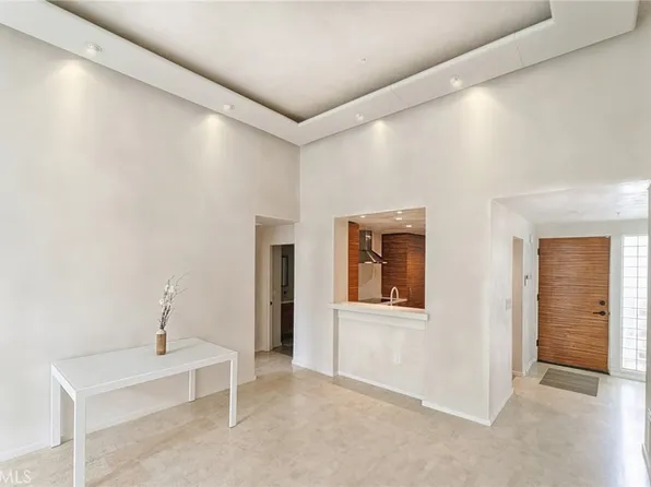 2253 Martin APT 402, Irvine, CA 92612