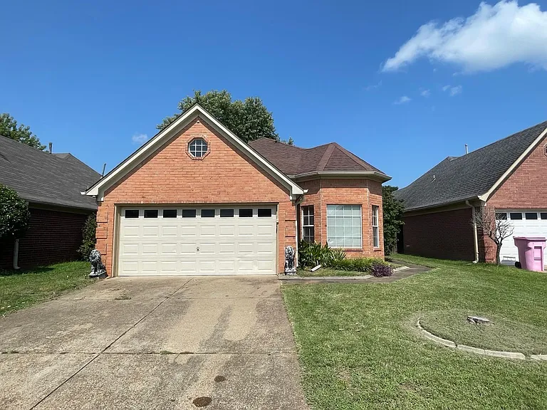 5884 Alexandria Ln — Photo 1