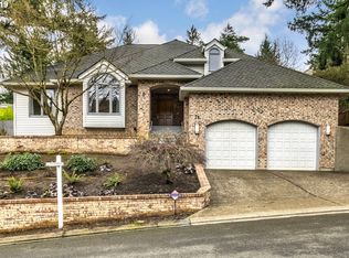 19 Walking Woods Dr, Lake Oswego, OR 97035