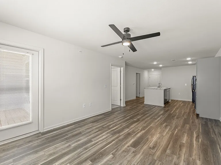 Cordova Apartments — Photo 13