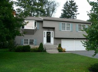 26 Yancy Ter, Hewitt, NJ 07421