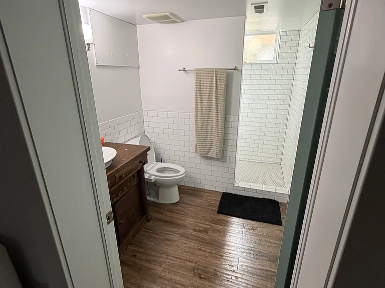 519 E Myrtle St — Photo 13