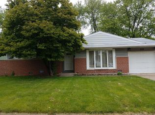 532 Landmeier Rd, Elk Grove Village, IL 60007