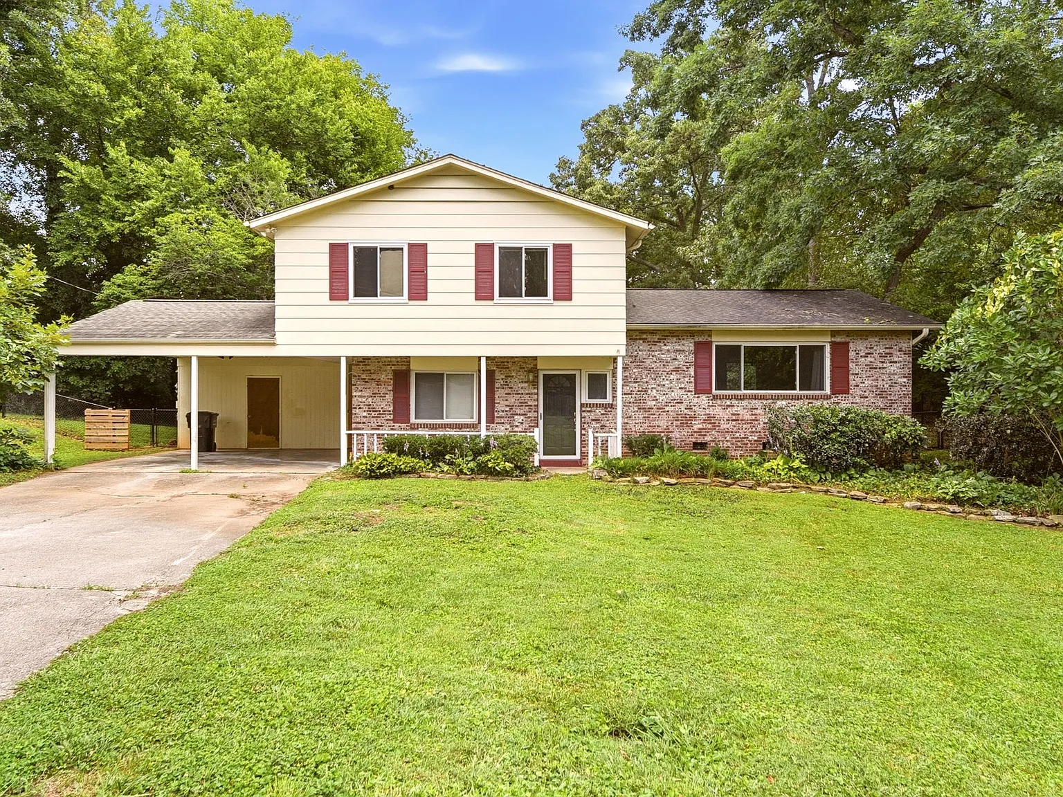 3 bed, 2.5 bath, 1700 sqft, $2,400 — Photo 1
