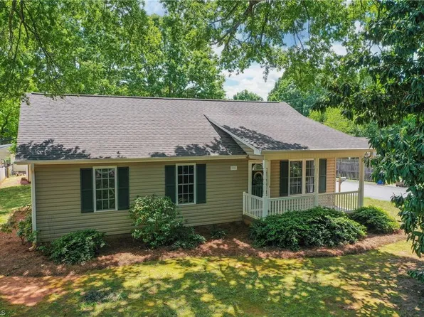 3812 Fritz St, Winston Salem, NC 27104