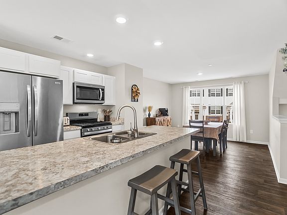 3rd image of 3745 Bailey Rd