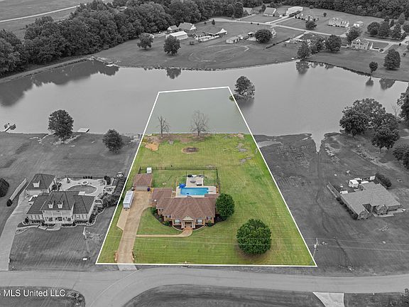 4th image of 1975 Green Village Dr