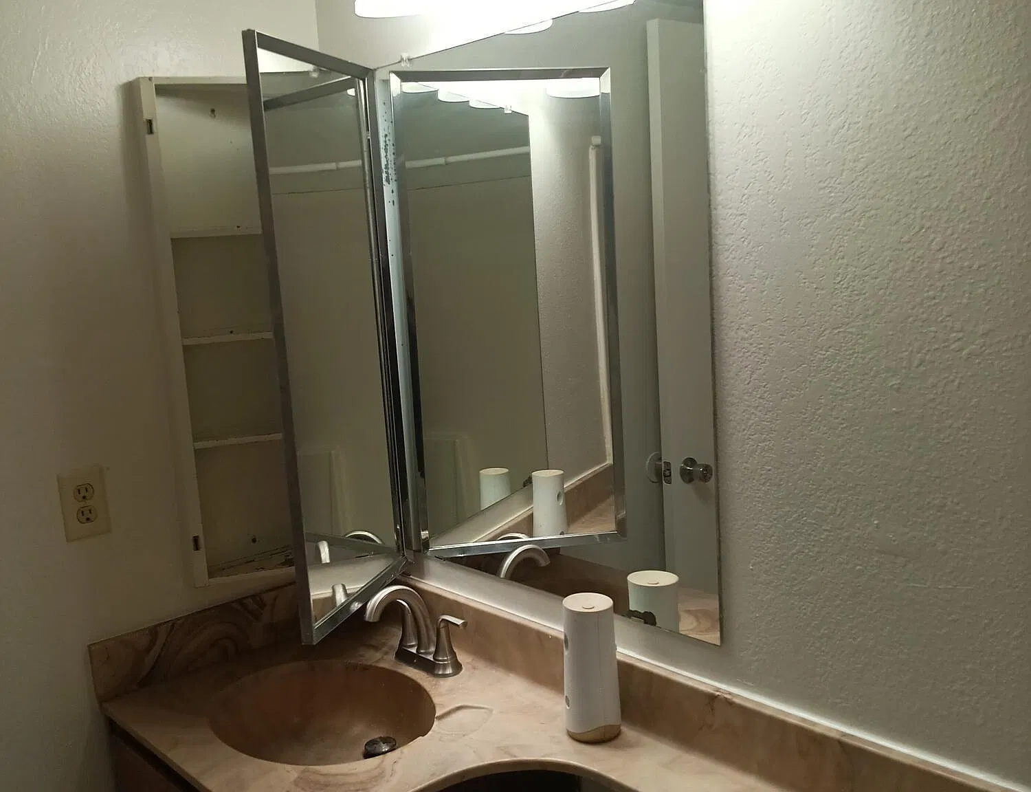 2 bed, 2.0 bath, 898 sqft, $1,325 — Photo 4