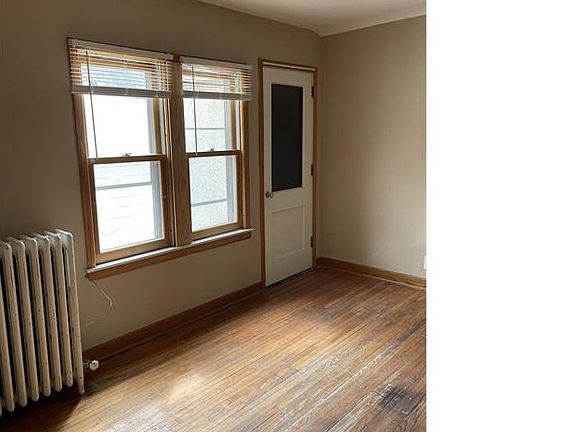 4th image of 1634 Hillside Ave N
