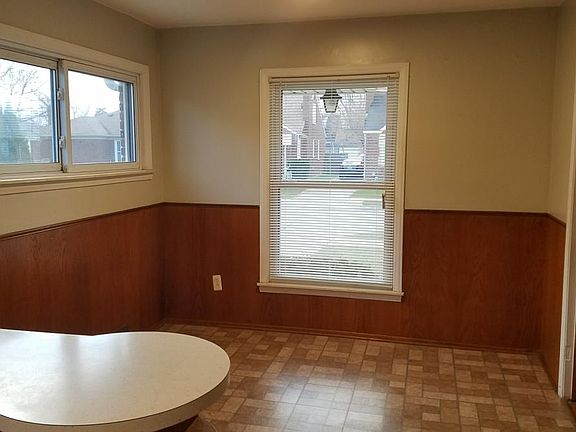 5th image of 7233 Helen St