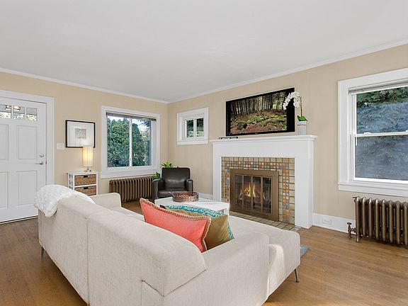 2nd image of 11749 Phinney Ave N