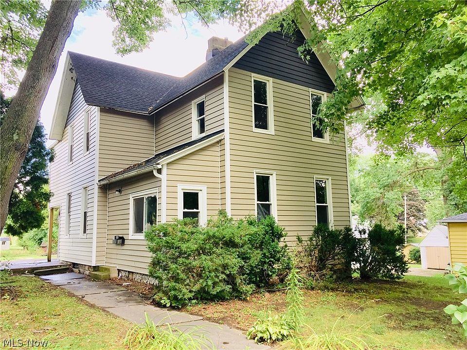 1st image of 852 South Ave SE