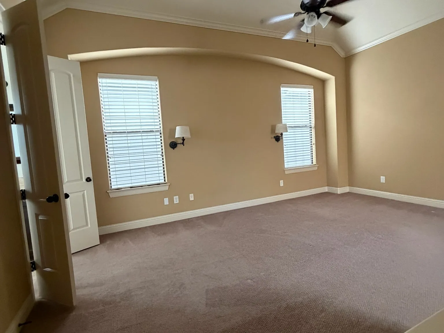 3 bed, 3.5 bath, 2300 sqft, $3,200 — Photo 4