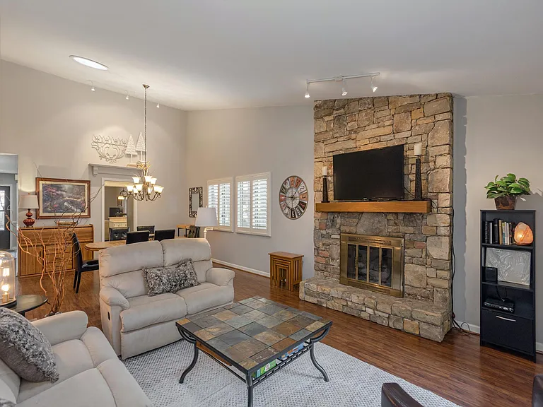 205 N Scarlet Oak Ln — Photo 13