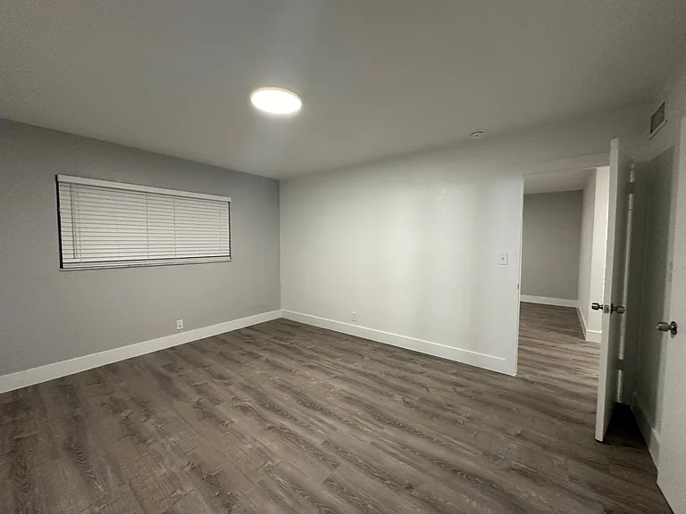 3700 NE 22nd Ave — Photo 7